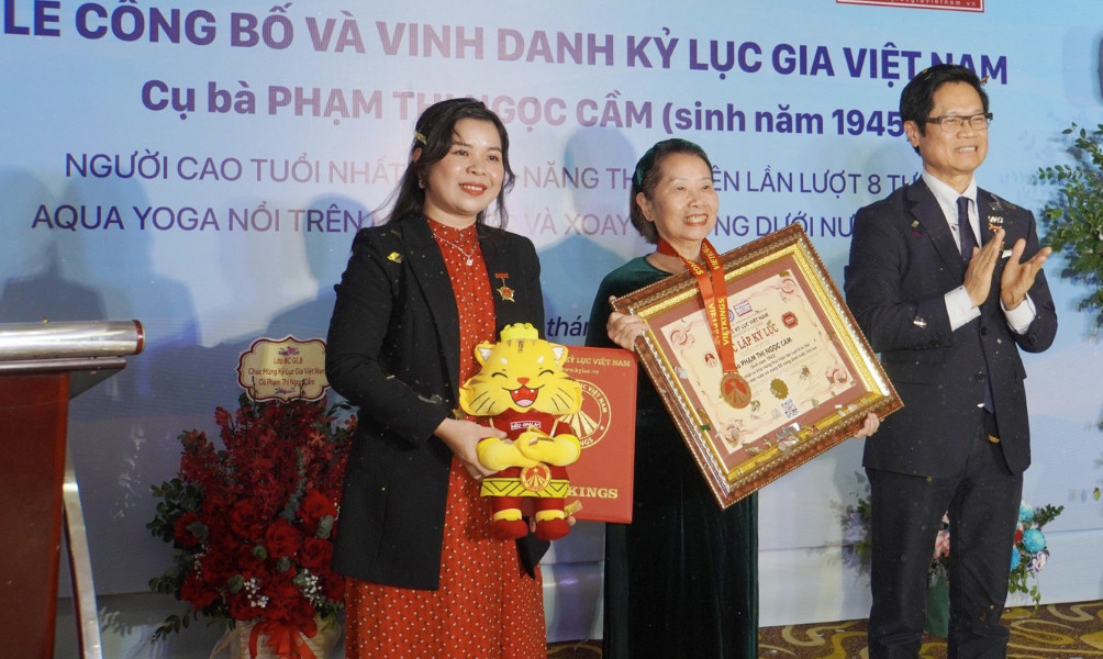 Bà Cầm hy vọng sớm có người phá được kỷ lục của mình (Ảnh: Vietkings).