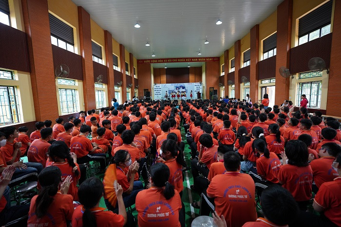 Chương trình tập huấn gồm nhiều phần từ đào tạo lý thuyết về Luật giao thông, Phổ biến kỹ năng lái xe an toàn cho gần 500 học sinh trường THCS Chất Lượng Cao Dương Phúc Tư; đến Đào tạo thực hành trên máy tập lái xe RT, Thi thực hành trên sân tập như: đi xe trên ván, đi xe zic zắc vượt chướng ngại vật… cho các cán bộ, các thầy cô giáo và phụ huynh học sinh…