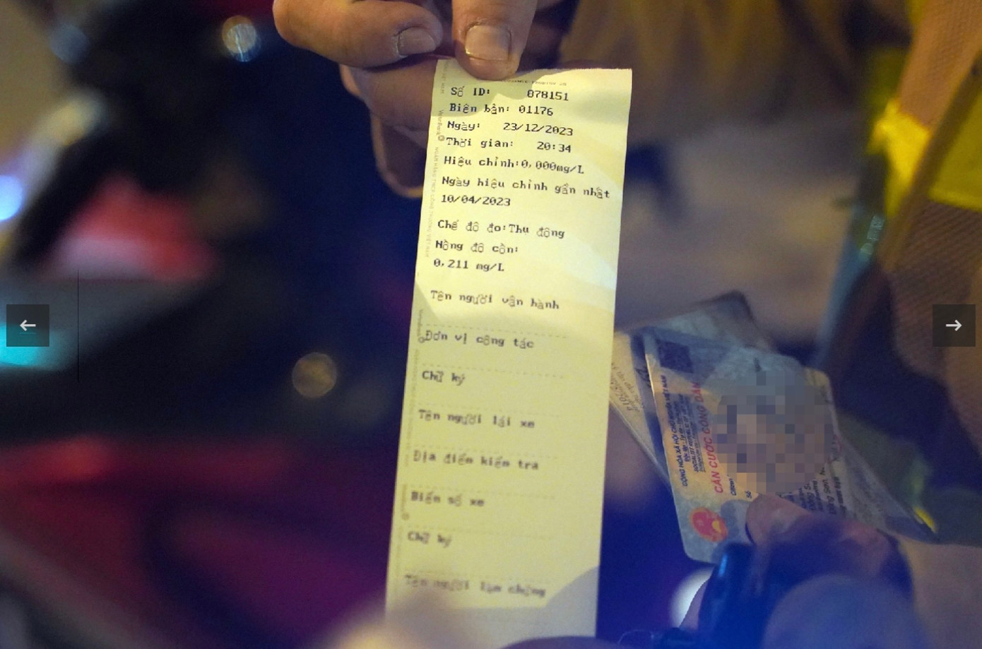 Kết quả đo nồng độ cồn cho thấy nam công nhân này vi phạm ở mức 0,211 miligam/lít khí thở. Trần tình với cảnh sát, T cho biết trước đó đã cùng một số người bạn ăn nhậu để đón Noel sớm. Khi thấy cảnh sát, tài xế giật mình quay xe nhưng bị chặn lại.