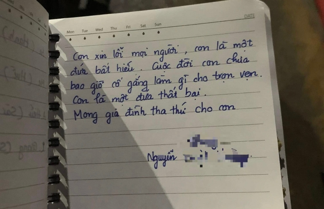 Nội dung ghi trong cuốn sổ để lại trên cầu Quán Hàu (Ảnh: Cơ quan chức năng cung cấp).