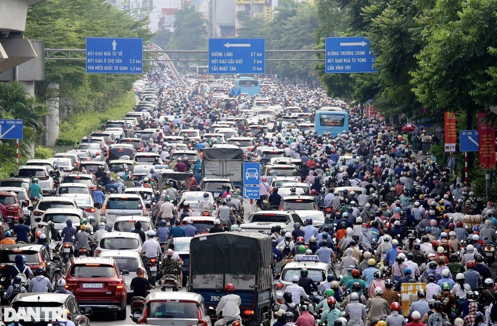 Cảnh tắc đường thường thấy trong giờ cao điểm ở Hà Nội (Ảnh: Hữu Nghị).
