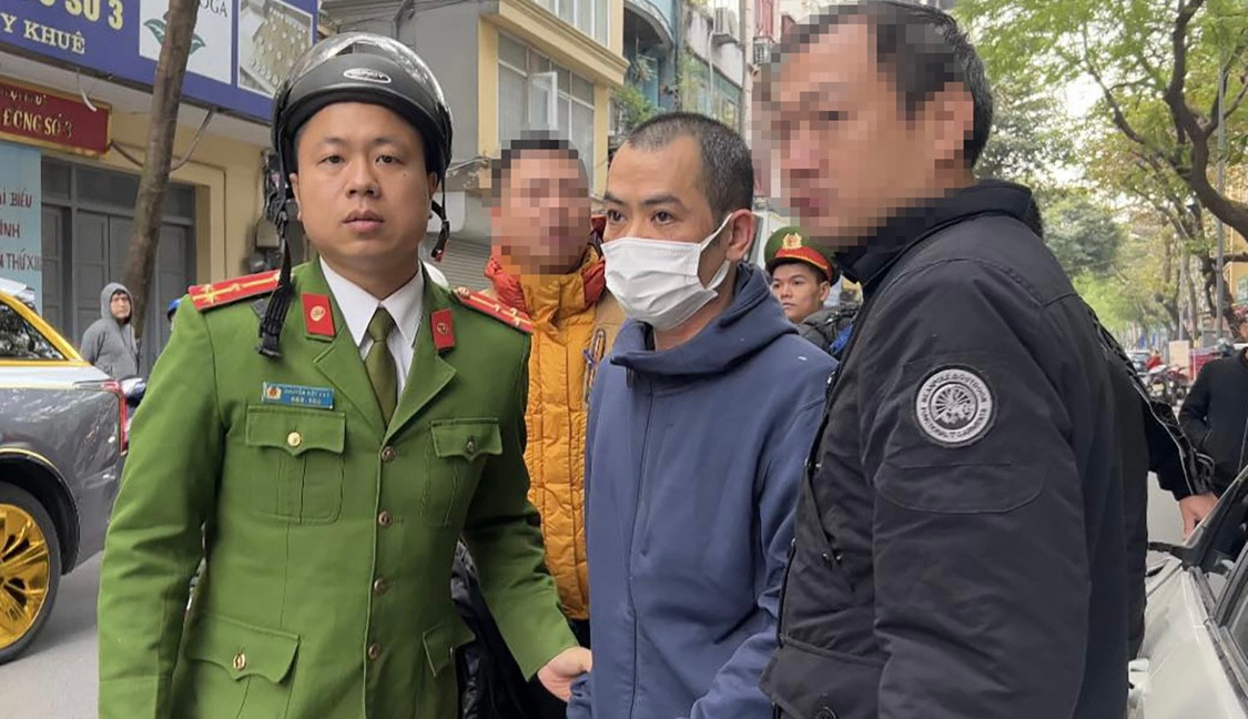 Công an đã khống chế nam tài xế có biểu hiện say xỉn về trụ sở (Ảnh: D.T)