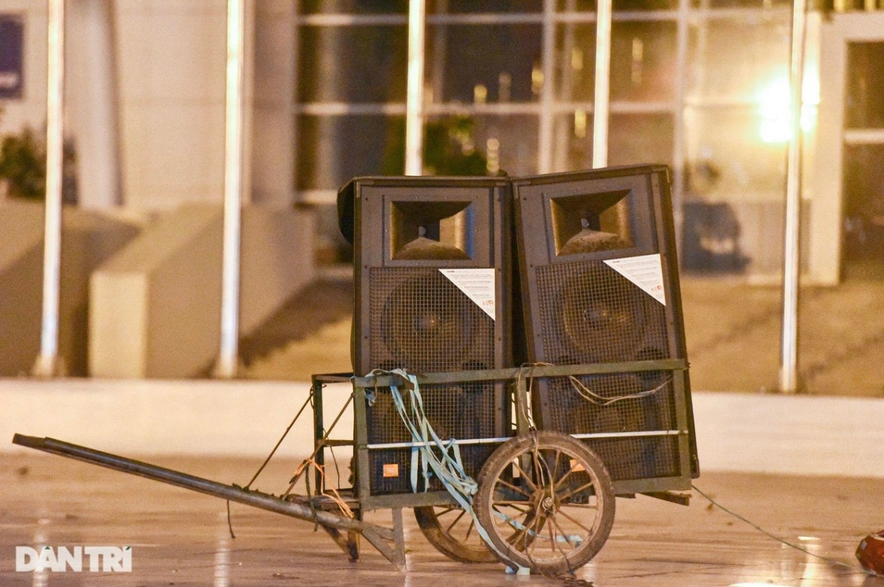 Nhiều người sử dụng loa kẹo kéo để hát hò, tập nhảy trong các khu dân cư (Ảnh minh họa: Toàn Vũ). Nhiều người sử dụng loa kẹo kéo để hát hò, tập nhảy trong các khu dân cư (Ảnh minh họa: Toàn Vũ).