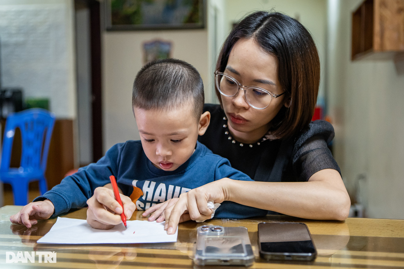 Cuối tháng 9, chị Yến quay lại trường học, mong được "chữa lành" sau những đau thương (Ảnh: Minh Nhân). Cuối tháng 9, chị Yến quay lại trường học, mong được "chữa lành" sau những đau thương (Ảnh: Minh Nhân).