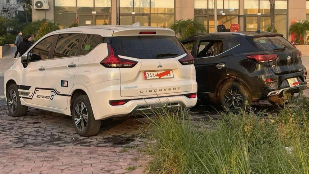 2 chiếc xe bị cháy bất thường ở khu dân cư trên địa bàn TP Hải Dương (Ảnh: H.A.).