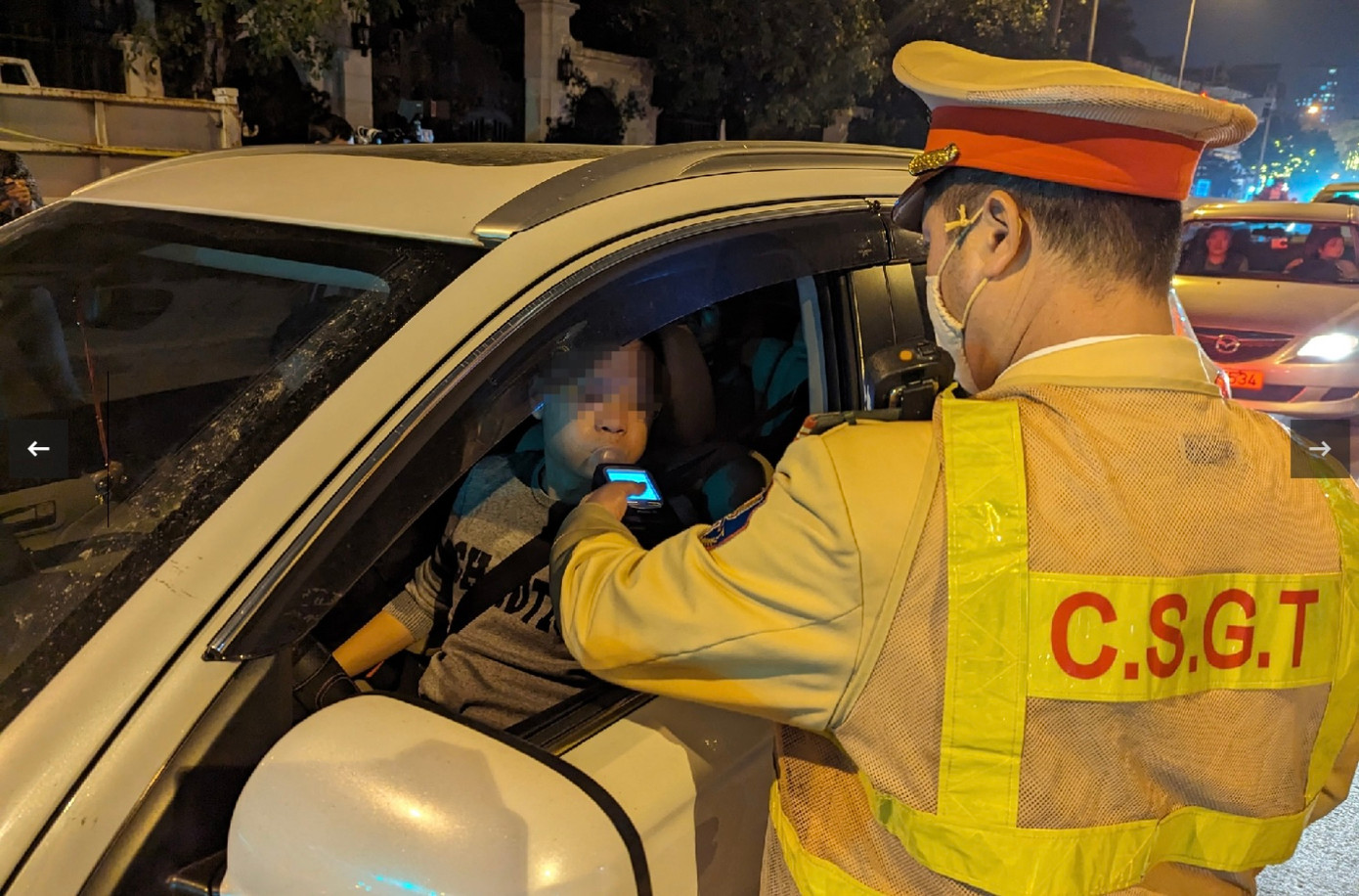 Tài xế T.T.V (ở quận Thanh Xuân) cho biết, thời gian qua, lực lượng cảnh sát giao thông thường xuyên kiểm tra nồng độ cồn, nên nhiều người lái xe đã tỏ ra tuân thủ luật. "Không nên để cho chén rượu, cốc bia làm hỏng cả buổi tối đi chơi dịp Noel", anh V dí dỏm nêu ý kiến.