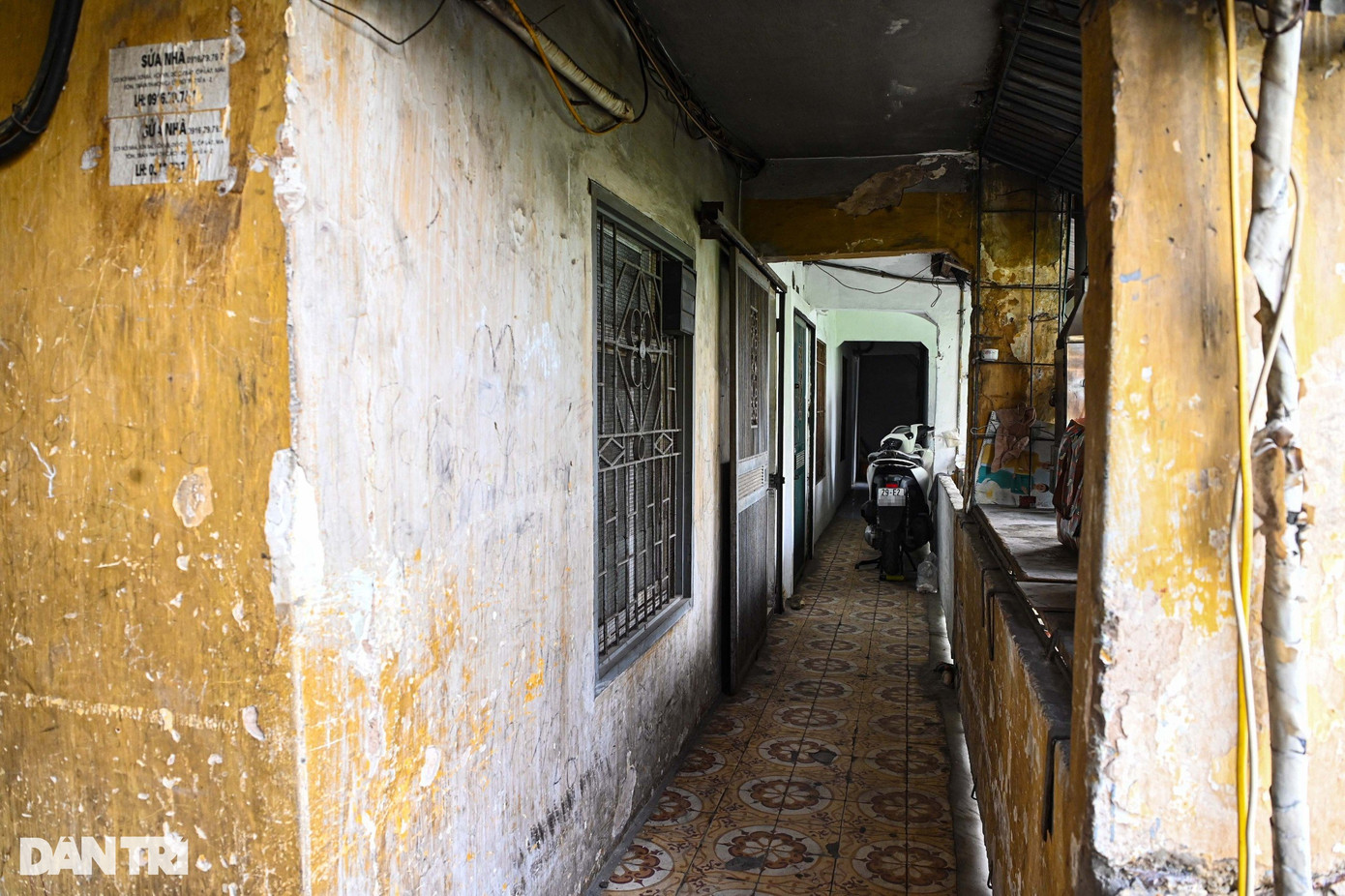 Ông bà tìm mua căn tập thể cũ cùng tầng với gia đình anh trai để tiện sinh sống (Ảnh: Minh Nhân).