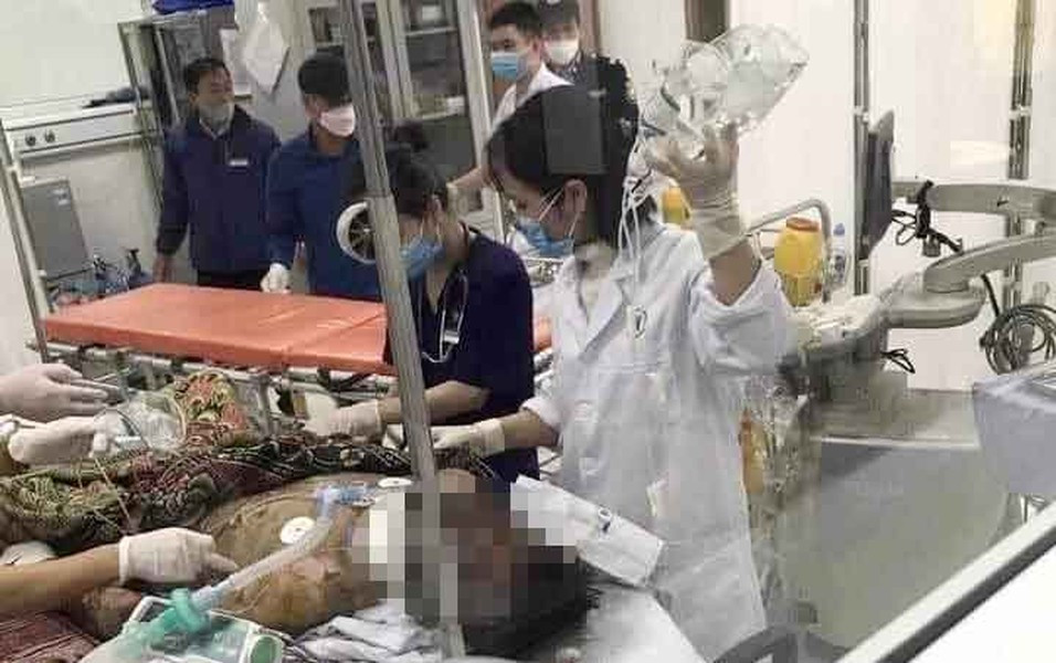 Em H.L.V. nhập viện trong tình trạng bị đa chấn thương.