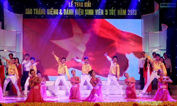 Lễ trao giải do Trung ương Hội Sinh viên Việt Nam phối hợp với báo Sinh viên Việt Nam, công ty hợp tác phát triển quốc tế - IDCC tổ chức.