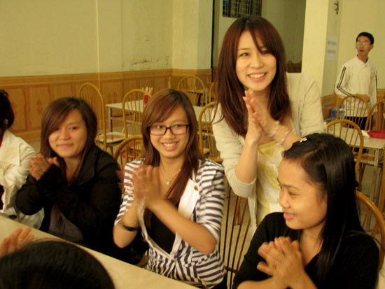 Sôi nổi trong buổi giao lưu