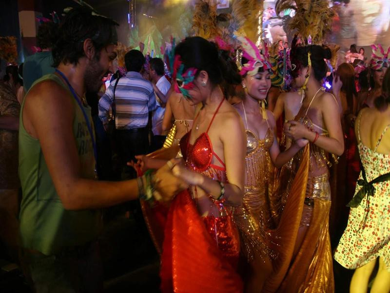 Cùng nhảy nào ! ảnh: BK-TD