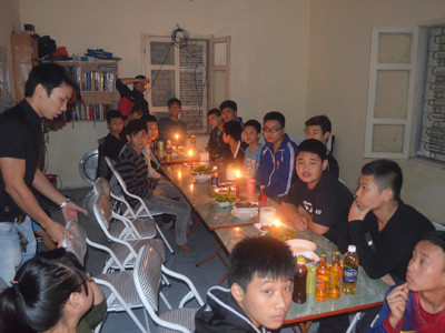 Các em học sinh vui chơi văn nghệ, sinh hoạt tập thể. Các em học sinh vui chơi văn nghệ, sinh hoạt tập thể