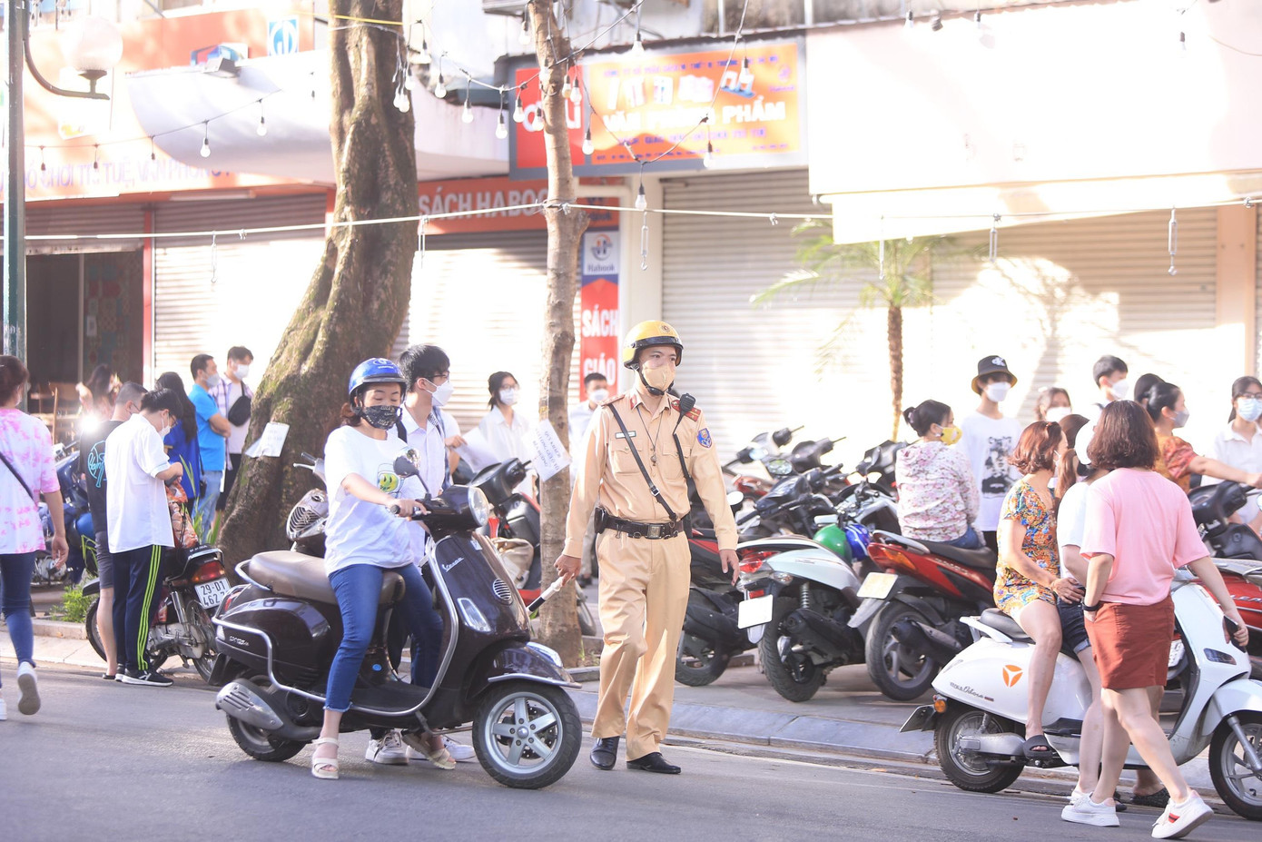 Lực lượng cảnh sát giao thông, công an cùng góp sức để học sinh Thủ đô có một kỳ thi an toàn, thuận lợi