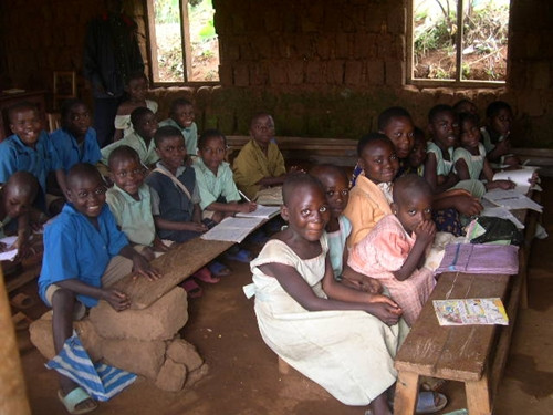 Đi học là một điều rất hạnh phúc đấy. Hãy chăm chỉ học hành nhé!