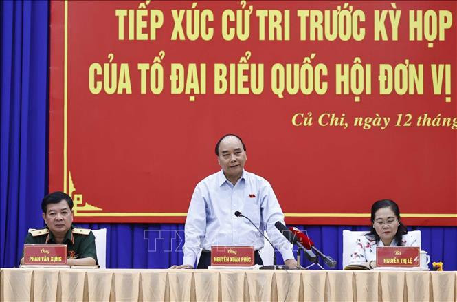 Chủ tịch nước Nguyễn Xuân Phúc phát biểu tại buổi tiếp xúc cử tri. Chủ tịch nước Nguyễn Xuân Phúc phát biểu tại buổi tiếp xúc cử tri.