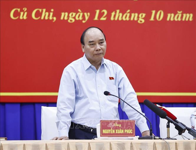 Chủ tịch nước Nguyễn Xuân Phúc phát biểu tại buổi tiếp xúc cử tri. Chủ tịch nước Nguyễn Xuân Phúc phát biểu tại buổi tiếp xúc cử tri.