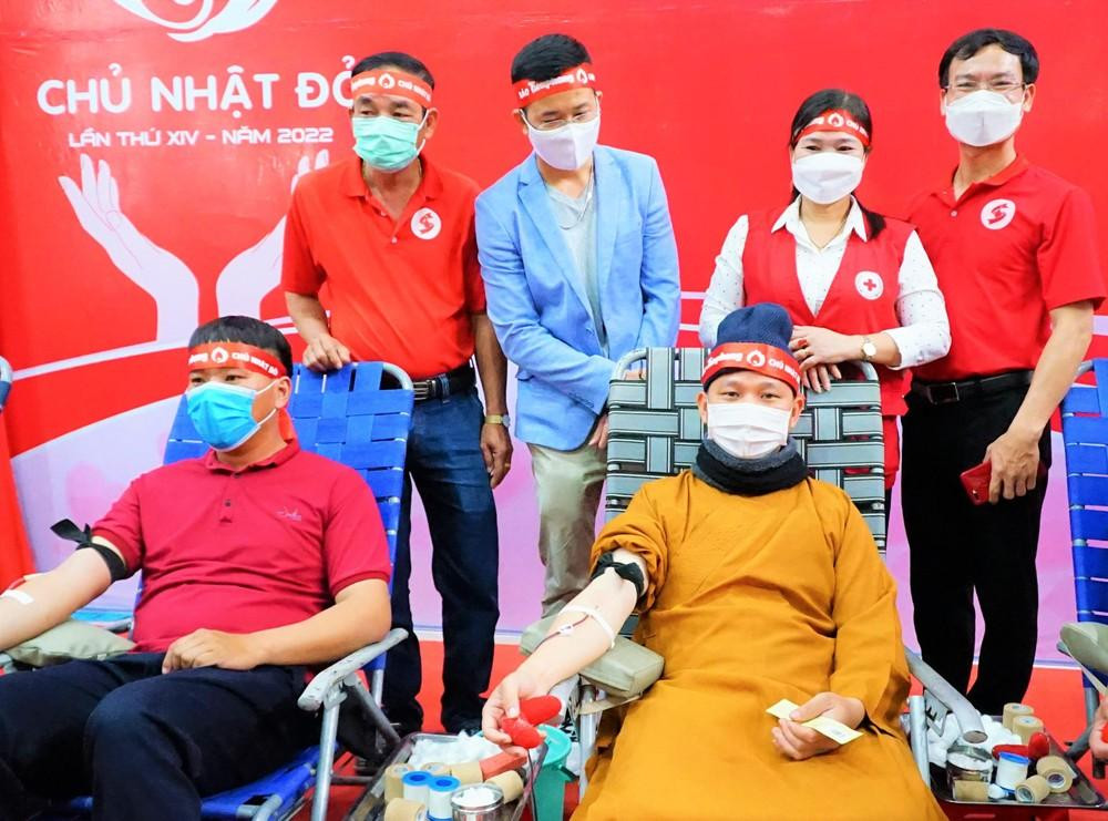 Một nhà sư ở Tây Nguyên hiến máu trong Chủ nhật Đỏ Một nhà sư ở Tây Nguyên hiến máu trong Chủ nhật Đỏ