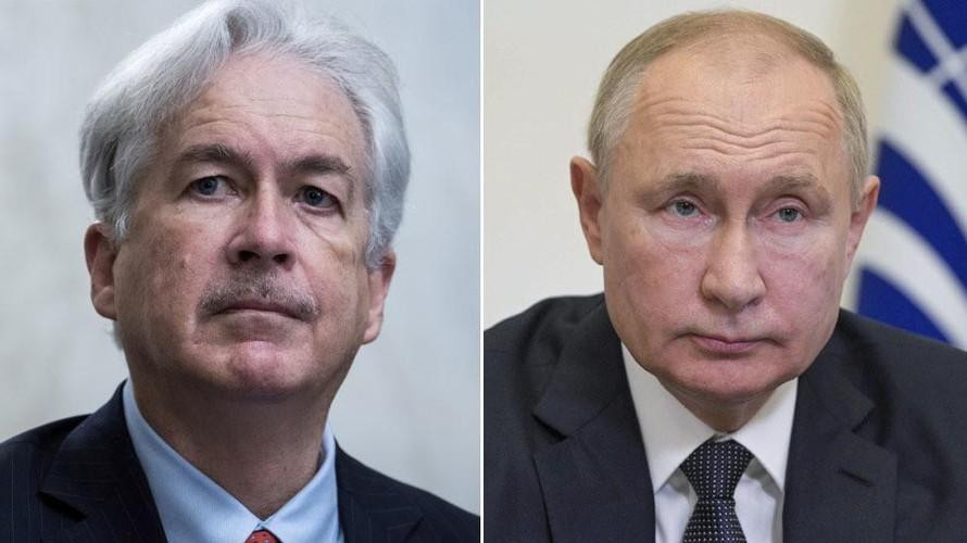 Tổng thống Nga Vladimir Putin (phải) và Giám đốc CIA William Burns. Ảnh: Reuters Tổng thống Nga Vladimir Putin (phải) và Giám đốc CIA William Burns. Ảnh: Reuters