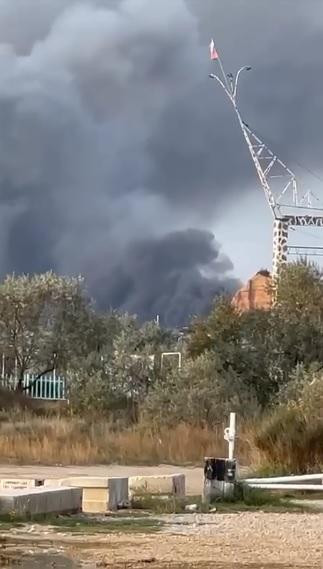 Hiện trường vụ cháy nhìn từ xa. Ảnh chụp màn hình