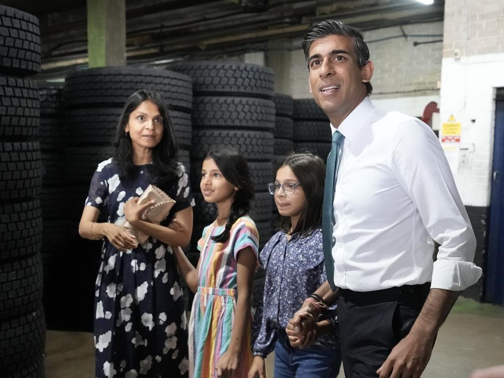 Gia đình ông Sunak. Ông và vợ có hai con gái. Ảnh: Getty