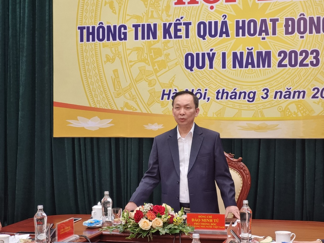 Phó Thống đốc NHNN Đào Minh Tú phát biểu tại cuộc họp. Phó Thống đốc NHNN Đào Minh Tú phát biểu tại cuộc họp.