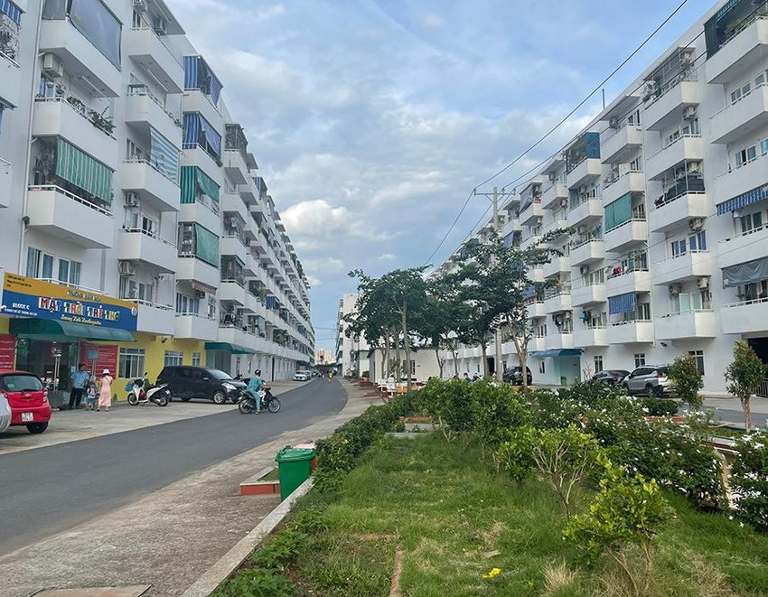 Nhà ở xã hội, công nhân và giá rẻ sẽ được vay gói 120.000 tỷ đồng lãi suất thấp hơn thương mại. Nhà ở xã hội, công nhân và giá rẻ sẽ được vay gói 120.000 tỷ đồng lãi suất thấp hơn thương mại.