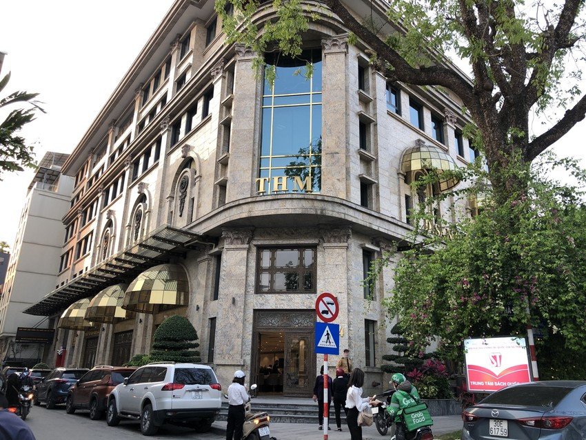 Công ty THM- Concrete có trụ sở tại số 24 phố Quang Trung, Hoàn Kiếm, Hà Nội (cùng trụ sở với Tập đoàn Tân Hoàng Minh).