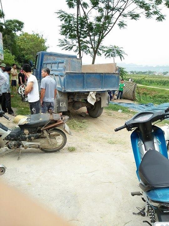 Xe công nông tông xe chuyên dụng của CSGT ảnh 1