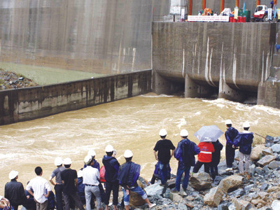Thủy điện Sông Tranh 2 đóng cửa tích nước nhưng vẫn còn 29 hộ dân chưa di dời khỏi lòng hồ 