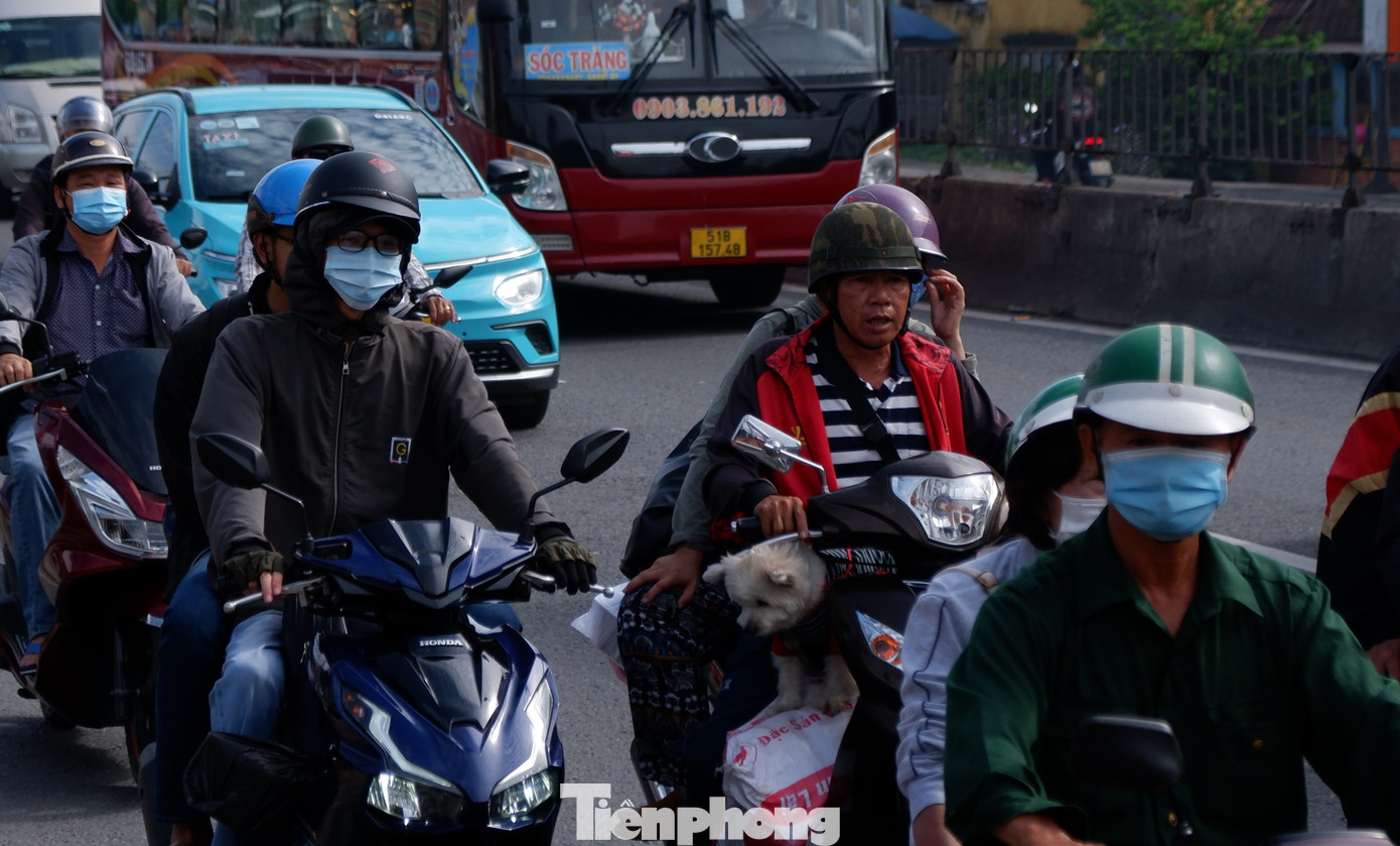 Một số người còn mang theo thú cưng theo hành trình về quê nghỉ lễ.