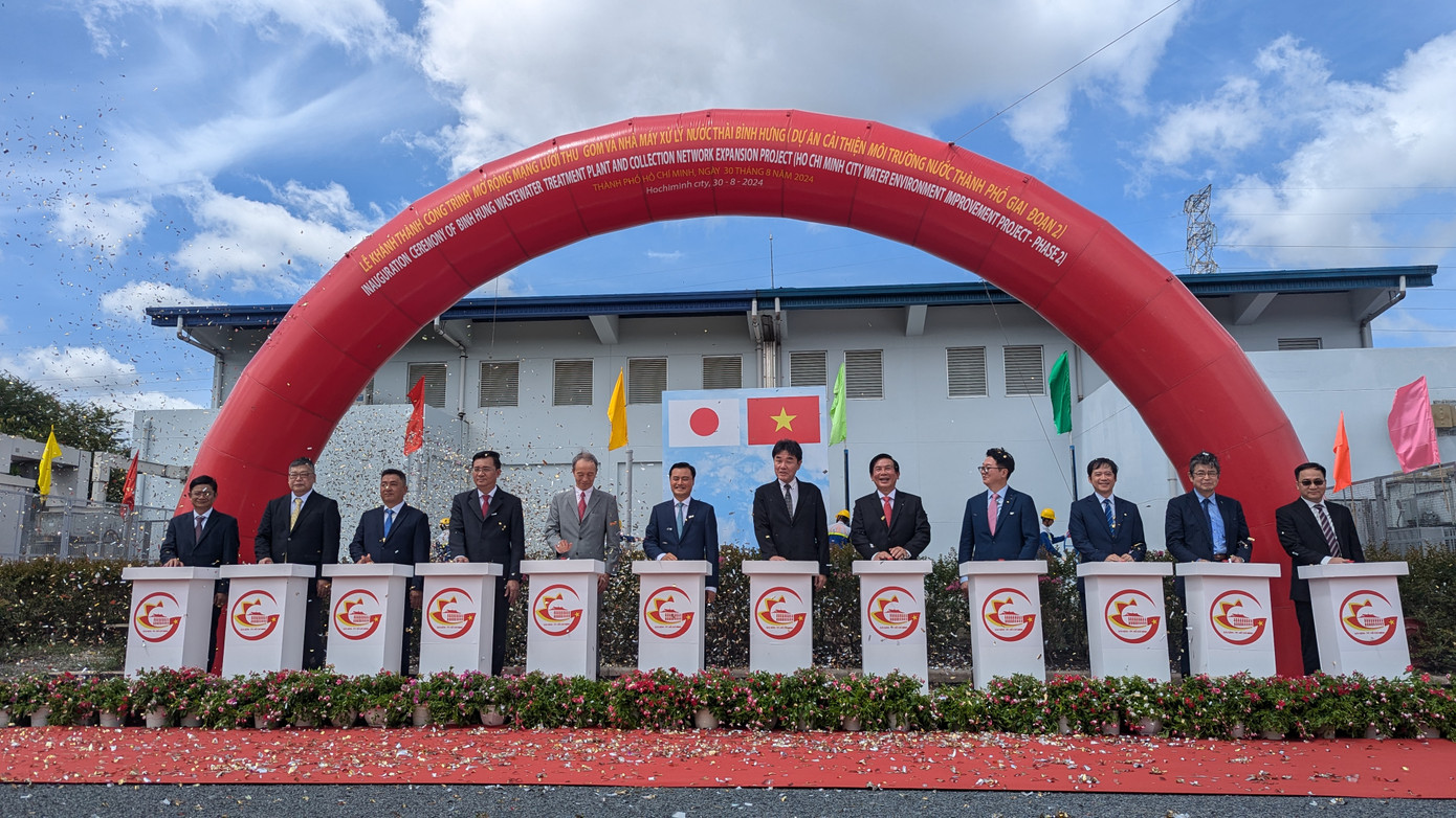 Sau 9 năm thi công và hoàn thành các thủ tục cần thiết, sáng nay (30/8), Ban quản lý dự án đầu tư xây dựng các công trình giao thông TPHCM (gọi tắt là Ban Giao thông, chủ đầu tư) phối hợp Sở Xây dựng TP đã tổ chức khánh thành công trình mở rộng mạng lưới thu gom và nâng cấp, mở rộng nhà máy xử lý nước thải Bình Hưng (giai đoạn 2).