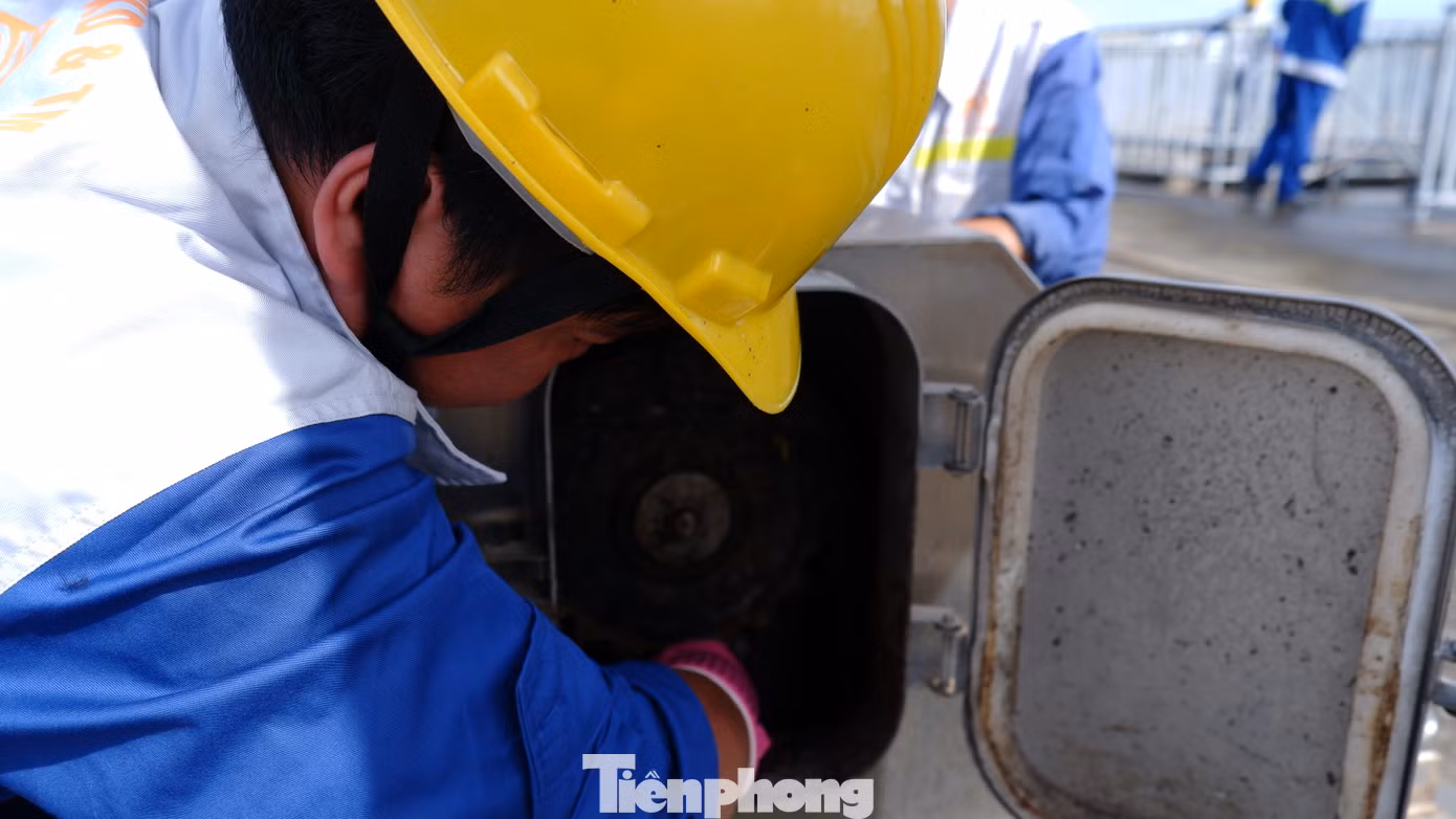 Việc kiểm tra bảo trì, bảo dưỡng hệ thống van, cửa bể lọc được thực hiện thường xuyên. Việc kiểm tra bảo trì, bảo dưỡng hệ thống van, cửa bể lọc được thực hiện thường xuyên.