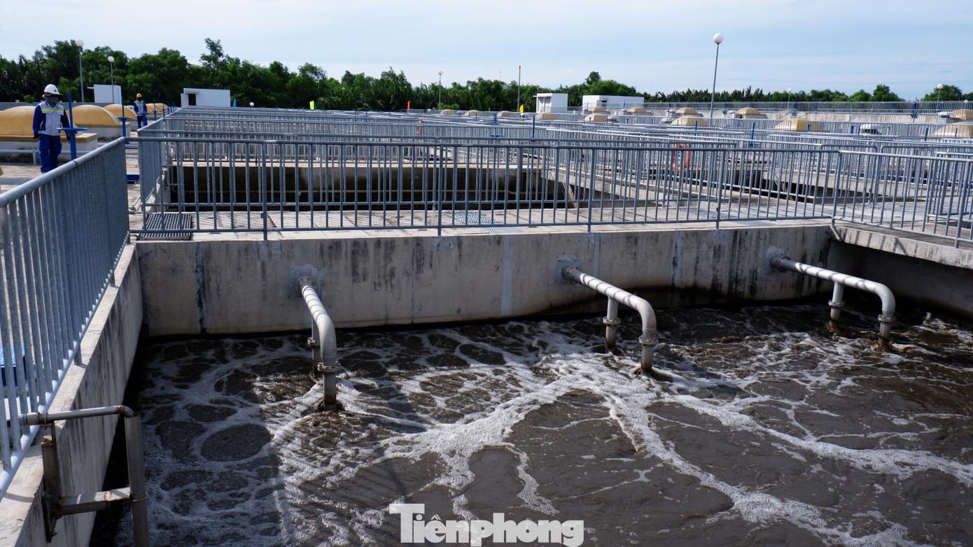 Nhà máy xử lý nước thải Bình Hưng giai đoạn 2 hoàn thành nâng công suất xử lý nước thải lên 469.000m3/ngày đêm, tăng thêm 328.000m3/ngày đêm so với giai đoạn 1. Trước đó năm 2008, nhà máy xử lý nước thải này đã hoàn thành giai đoạn 1 với công suất 141.000 m3/ngày đêm.