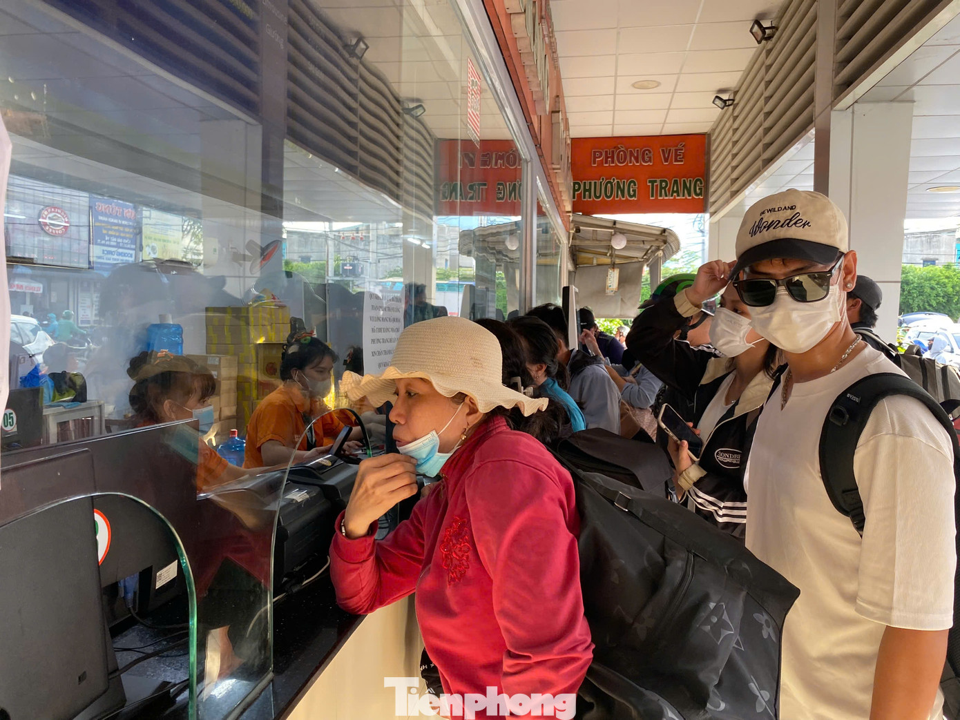 Trước đó, bến xe Miền Tây dự báo trong 4 ngày nghỉ lễ Quốc khánh 2/9 (từ 31/8 đến ngày 3/9/2024) sẽ có gần 205.000 lượt hành khách qua bến, tăng khoảng 15% so với cùng kỳ năm trước.