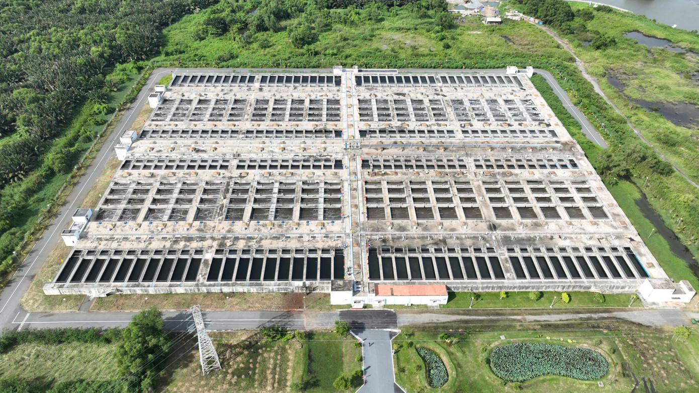 Khu vực các bể lắng lọc, xử lý nước thải tại nhà máy xử lý nước thải Bình Hưng.