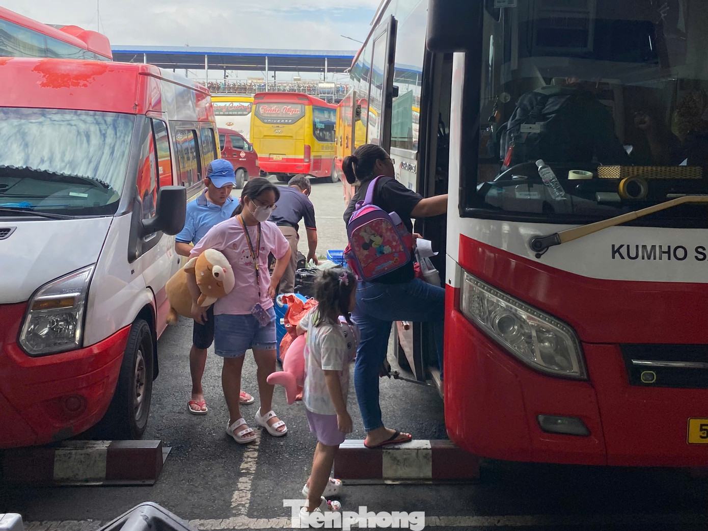 Đại diện bến xe Miền Tây cho biết, trong 4 ngày nghỉ lễ Quốc khánh 2/9 (từ 31/8 đến ngày 3/9/2024) sẽ có gần 205.000 lượt hành khách qua bến, tăng khoảng 15% so với cùng kỳ năm trước.