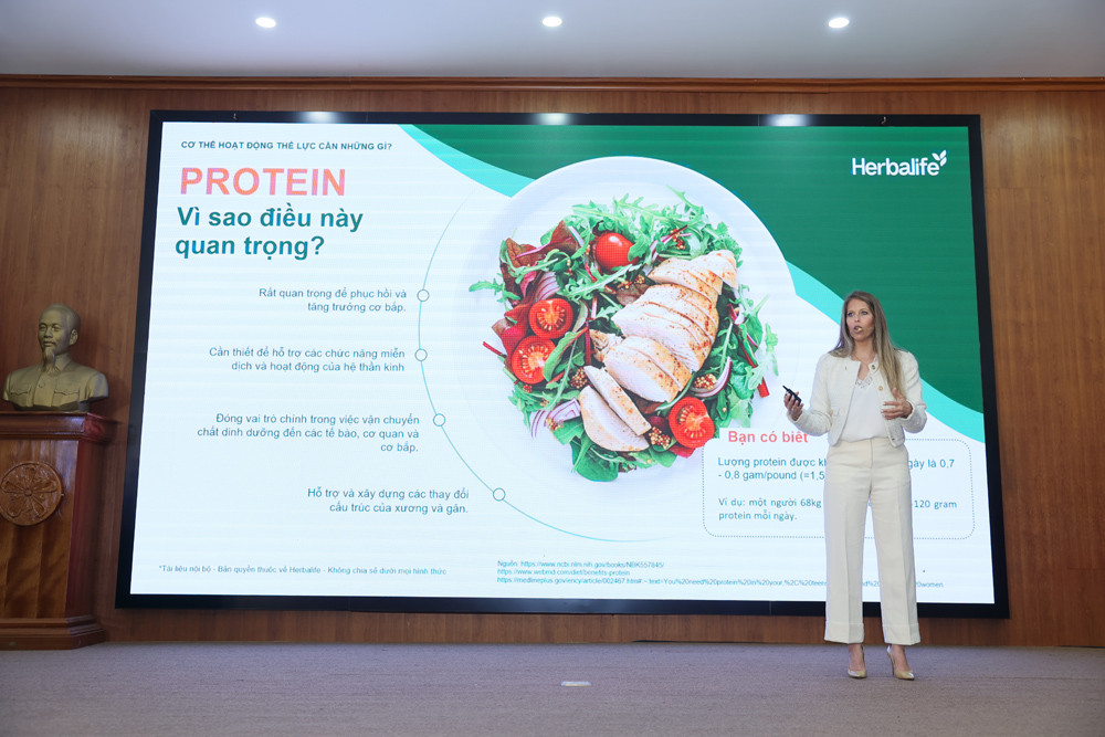 Tiến sĩ Dana Ryan, Giám đốc Hiệu suất Thể thao, Dinh dưỡng và Giáo dục tại Herbalife thuyết trình kiến thức dinh dưỡng thể thao Tiến sĩ Dana Ryan, Giám đốc Hiệu suất Thể thao, Dinh dưỡng và Giáo dục tại Herbalife thuyết trình kiến thức dinh dưỡng thể thao