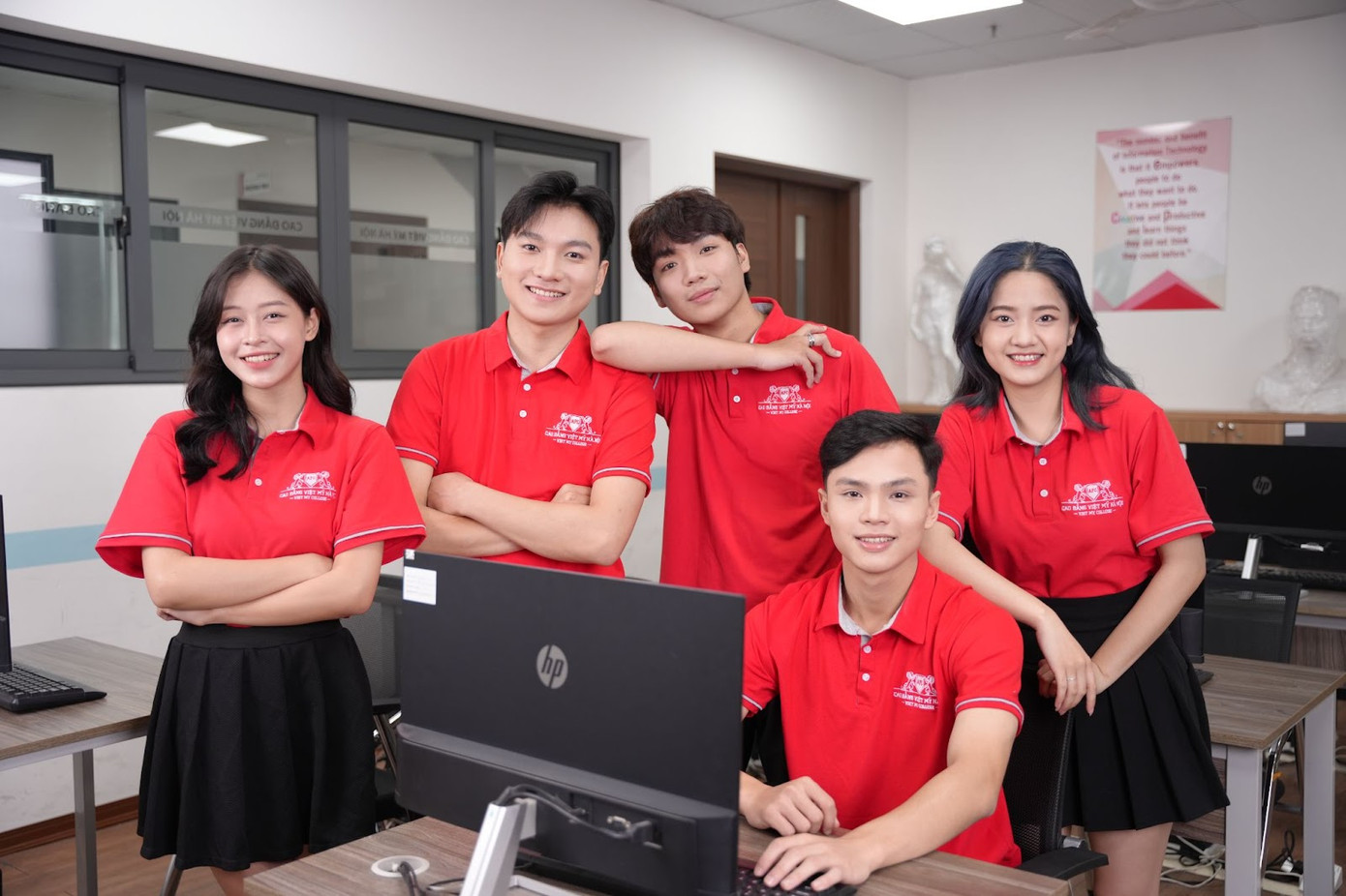 Sinh viên trường Cao đẳng Việt Mỹ Hà Nội hệ cao đẳng 9+. Sinh viên trường Cao đẳng Việt Mỹ Hà Nội hệ cao đẳng 9+.