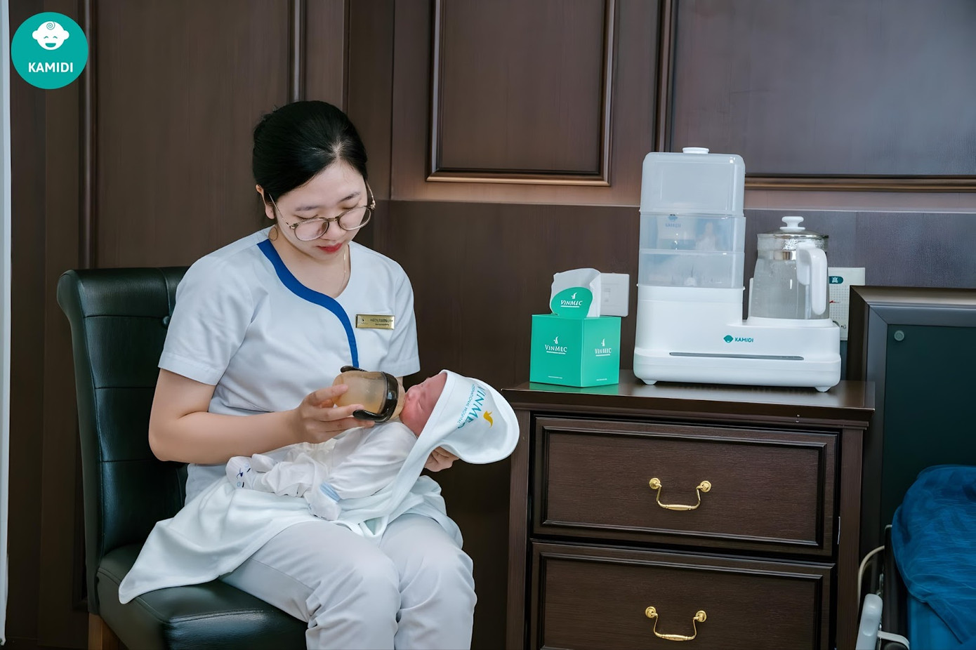 Bình sữa Kamidi Silicone được các bác sĩ Bệnh viện ĐKQT Vinmec tin tưởng sử dụng cho em bé sơ sinh tại phòng lưu viện