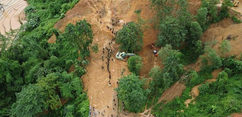 Khu vực nơi xảy ra sự cố sạt lở Khu vực nơi xảy ra sự cố sạt lở