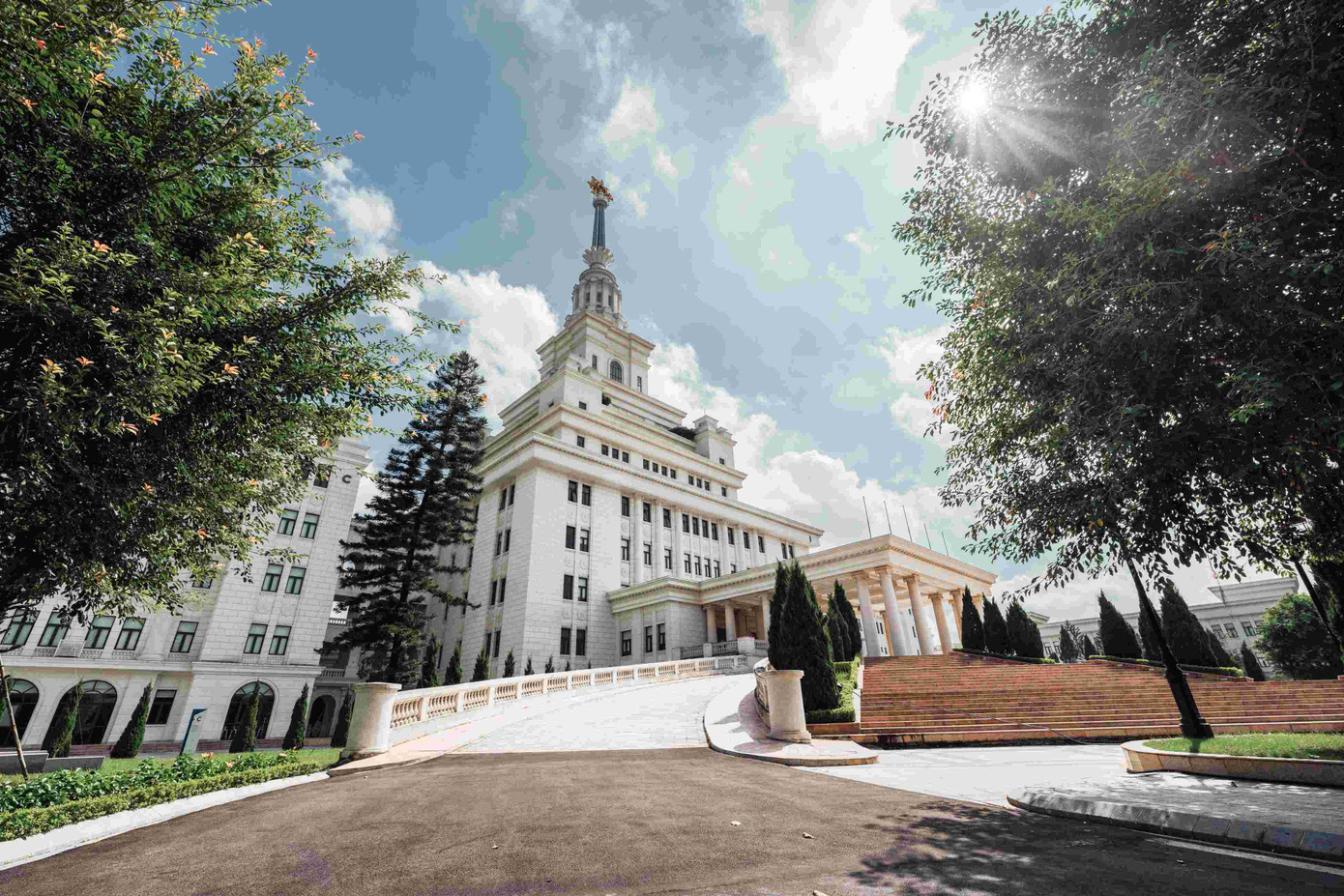 Sứ mệnh của trường đại học VinUni là phát triển thành một trường đại học xuất sắc cùng sứ mệnh đào tạo nhân tài cho tương lai. Sứ mệnh của trường đại học VinUni là phát triển thành một trường đại học xuất sắc cùng sứ mệnh đào tạo nhân tài cho tương lai.