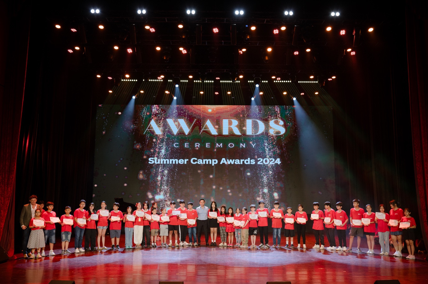 Shark Shark Louis Nguyễn trao học bổng cho 40 em nhỏ có thành tích xuất sắc tại trại hè Res 2024 “triệu phú tương lai” Shark Shark Louis Nguyễn trao học bổng cho 40 em nhỏ có thành tích xuất sắc tại trại hè Res 2024 “triệu phú tương lai”