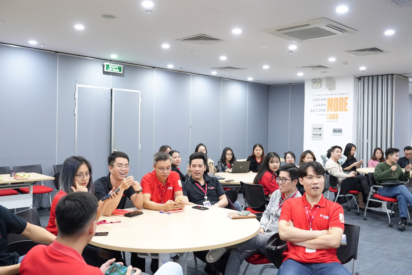 Lao động trẻ ở ROX Group thường xuyên được tham gia các khóa đào tạo để hoàn thiện các kỹ năng Lao động trẻ ở ROX Group thường xuyên được tham gia các khóa đào tạo để hoàn thiện các kỹ năng