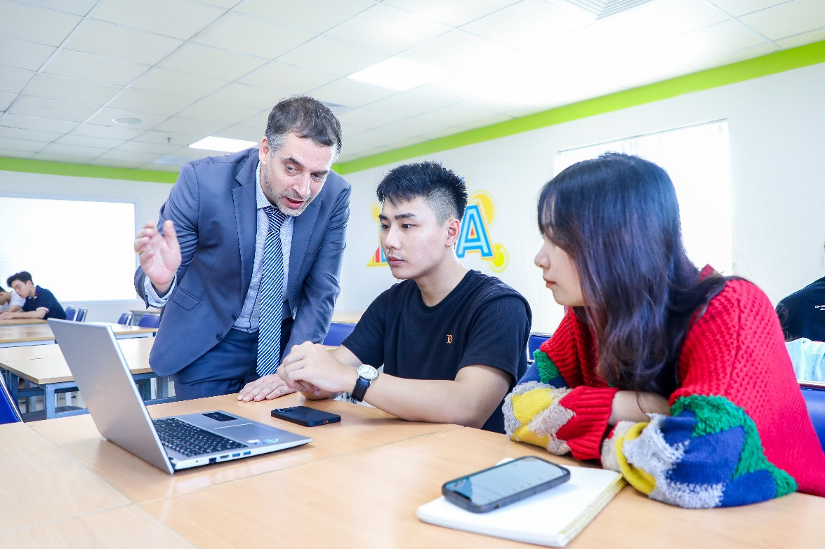 Tăng cơ hội trở thành sinh viên đại học song ngữ - quốc tế với lựa chọn an toàn