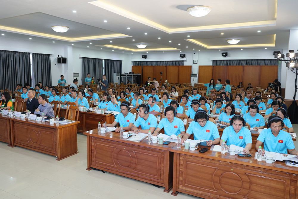 Đại diện của 58 câu lạc bộ bóng đá Việt Nam tham gia buổi đào tạo Đại diện của 58 câu lạc bộ bóng đá Việt Nam tham gia buổi đào tạo