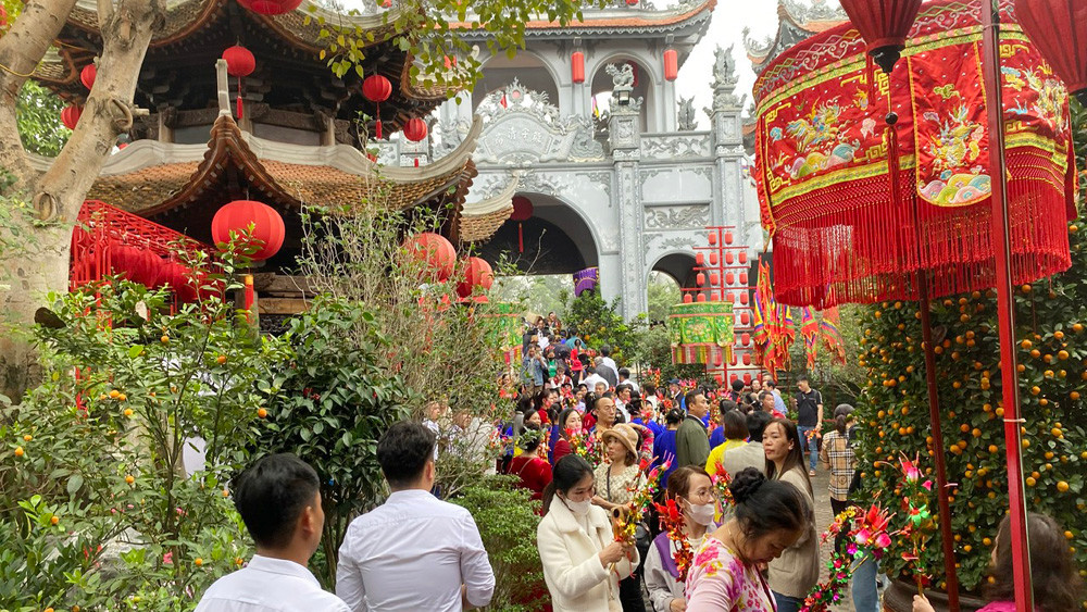 Người dân tham gia lễ hội mở cửa rừng ở huyện Lạng Giang