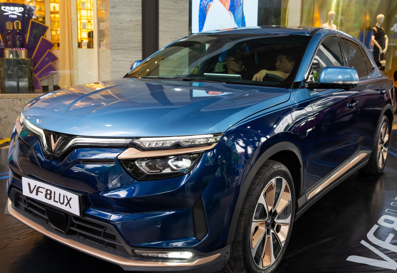 Các chi tiết được mạ vàng đầy sang trọng của VF 8 Lux phiên bản Hỏa Long Độc Bản.