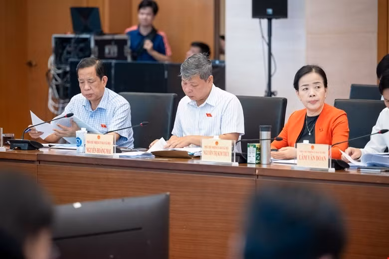 Tại phiên giải trình ngày 4/5/2024, nhiều đại biểu kiến nghị cần có đánh giá khoa học về tác hại của thuốc lá thế hệ mới Tại phiên giải trình ngày 4/5/2024, nhiều đại biểu kiến nghị cần có đánh giá khoa học về tác hại của thuốc lá thế hệ mới