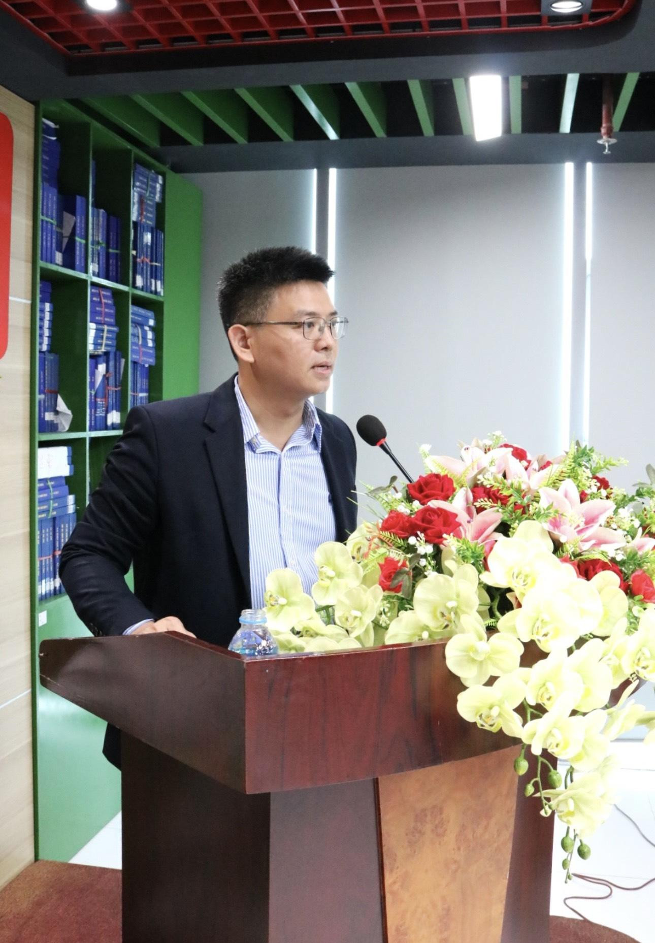 TS Nguyễn Đăng Hanh - Tổng Giám đốc Công ty Xây dựng Artéco đánh giá cao mô hình các trường businesse. Với mô hình này sinh viên là đối tượng được thụ hưởng trọn vẹn cả kiến thức lẫn kỹ năng. Ra trường giá trị bản thân được định vị cao hơn và doanh nghiệp không mất thời gian đào tạo lại.