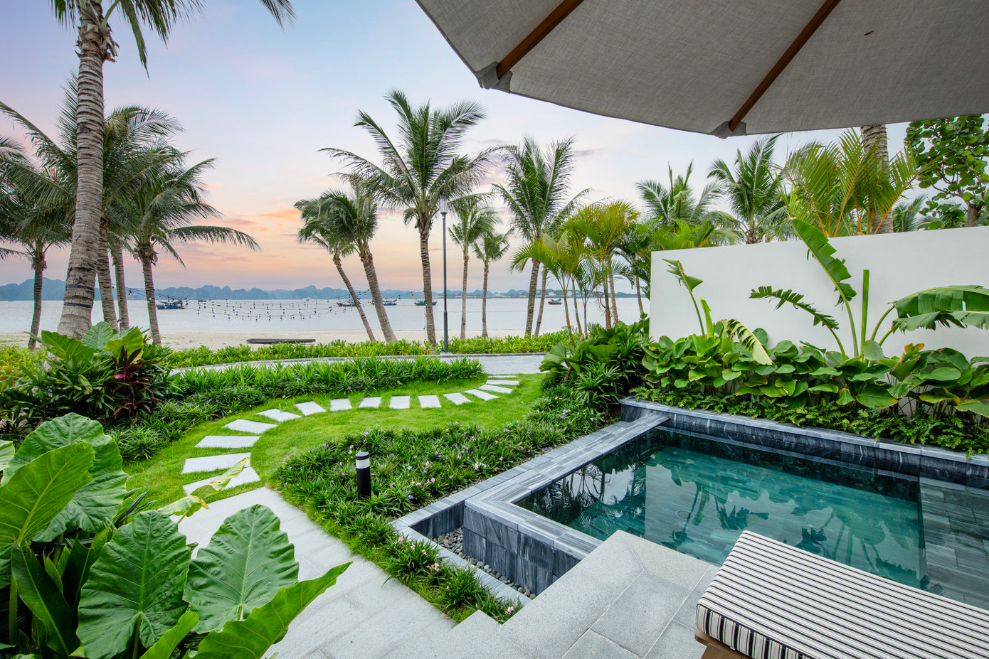 Tầm nhìn trực Vịnh giúp chủ nhân biệt thự Lagoon Residences ngắm trọn vẻ đẹp kỳ vĩ của vịnh biển kỳ quan. Ảnh: BIM Land.